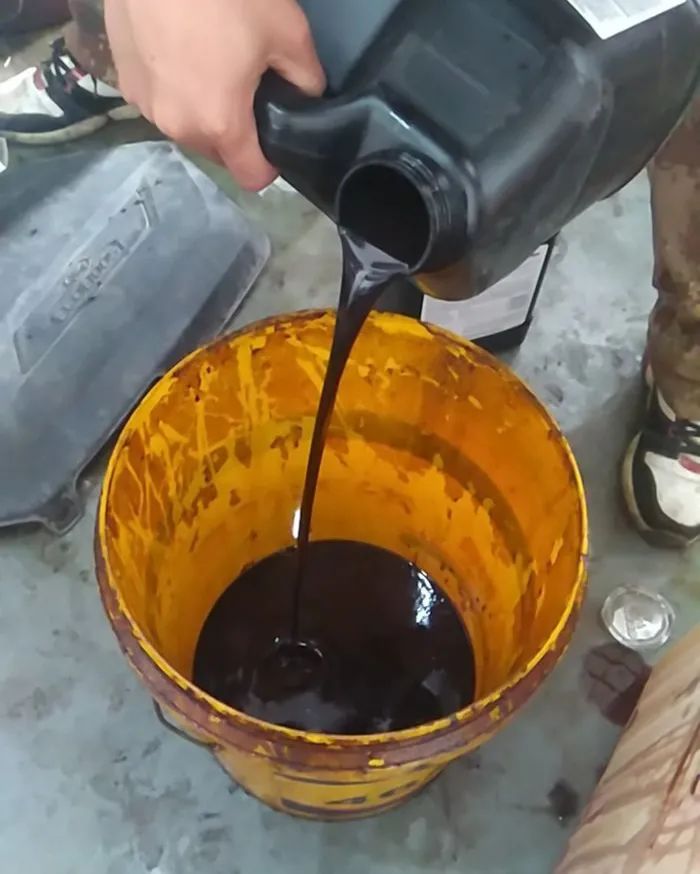 廢機(jī)油處理難度大，擺脫“惡臭異味”又有什么方向？.jpg
