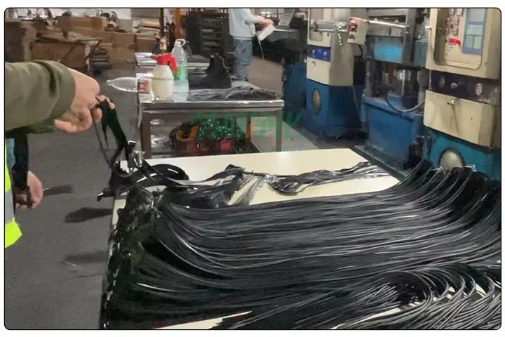 橡膠配件加工廠氣味難聞，傷害人體；廢氣除臭用Dejing的凈?！.jpg